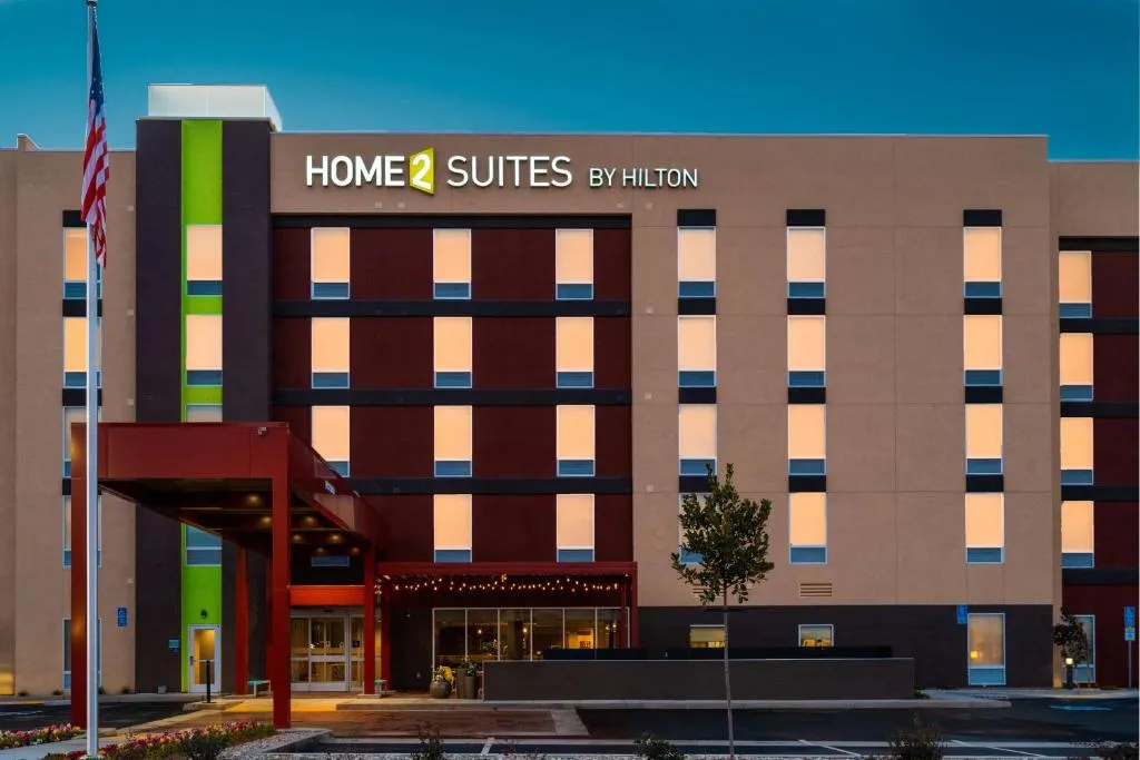 Exterior of the home 2 suites in bakersfield