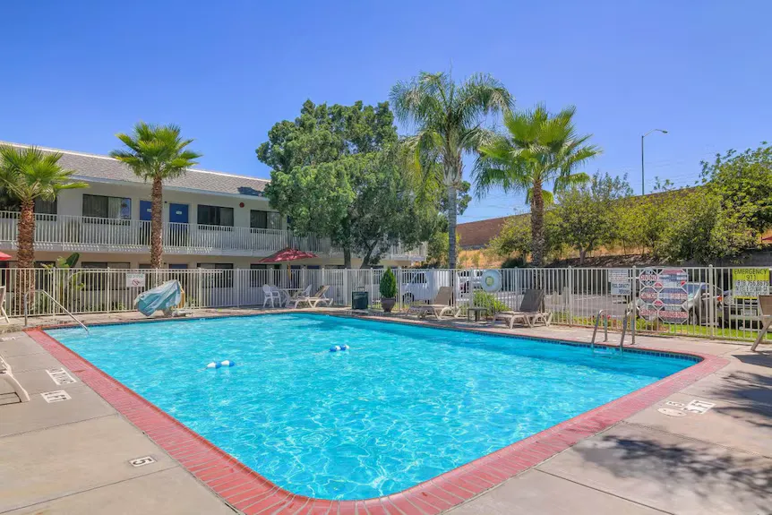 Exterior of the Vagabond Inn Sylmar