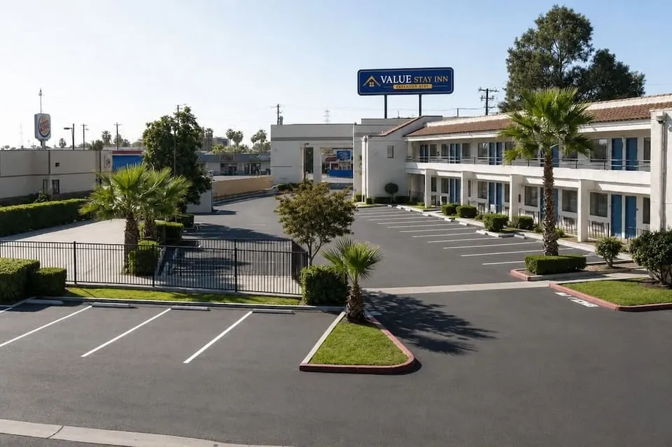Exterior of the Value Stay Inn in Bakersfield